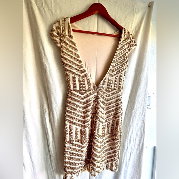 Gold sequin dress with low back - Picture 6 of 15